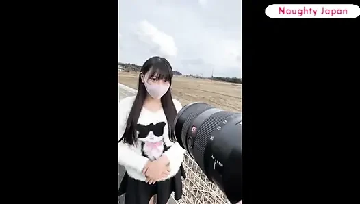 Подлинный Idol член группы появляется наконец-то с полным лицом в этом редком дебютном выпуске