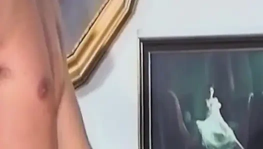 Две шаловливые немецкие дамы поделились членом в тройничке