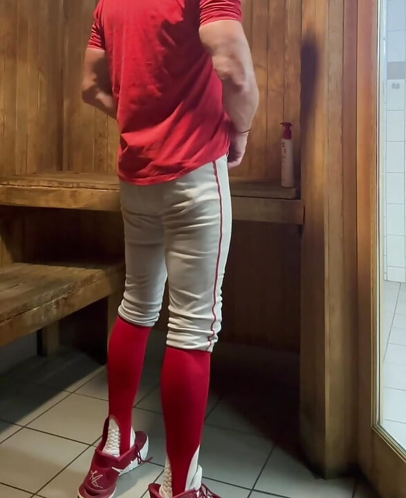 Alpha Baseball Player JockDad87 Edges in the Sauna Before a Workout