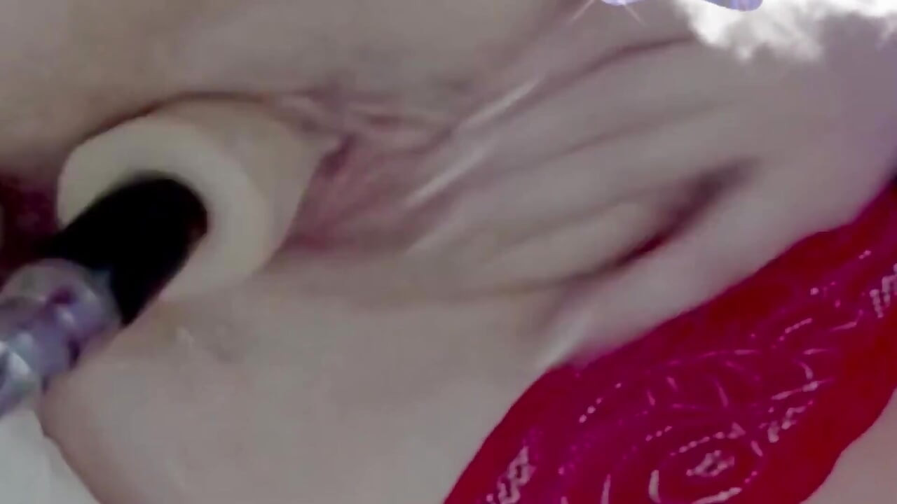 Rất ướt âm hộ cận cảnh, máy rung trên âm vật, fuck âm hộ máy tình dục