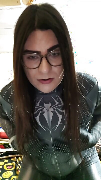 Puta transgénero Spiderman Venom no Halloween