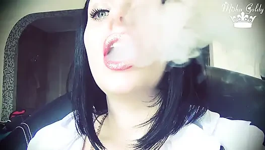 Nargile sigara içme ve ruj fetişi