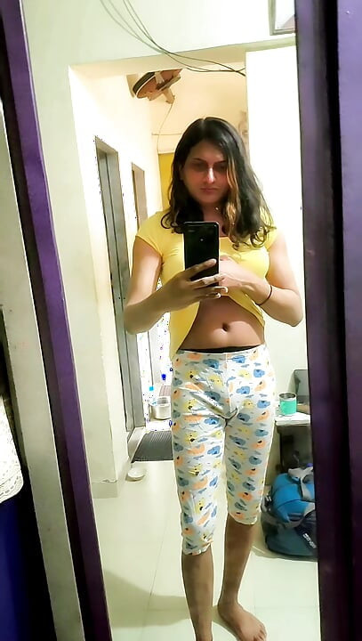 Zoya Shezadi Full Enjoy Happy Valentine's Day with My Hair Brush Today Because I'm Single Now