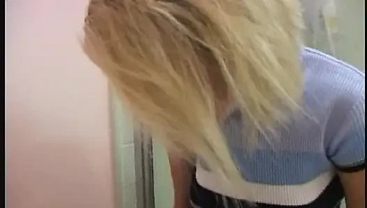 Experienced Babe Fingering and Squirting Golden Streams Everywhere