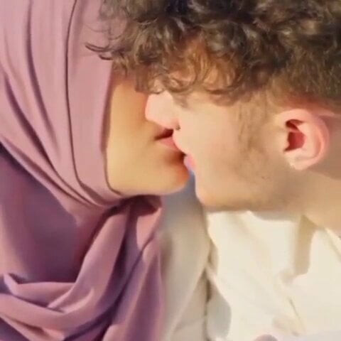Hottest kiss video