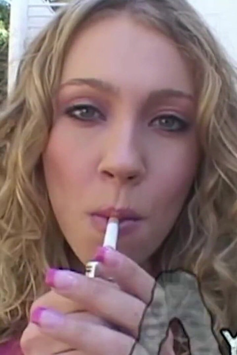 Блондинка Mysti May с широкими глазами похожа на дуту, запертую в межрасовом тройничке с большим черным членом.