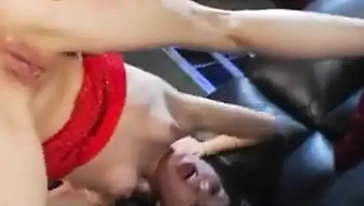 Cindy Sterling раздвигает их