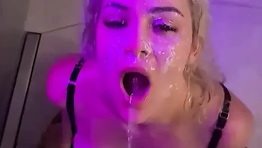 Pissen, dusche nach hardcore-sex