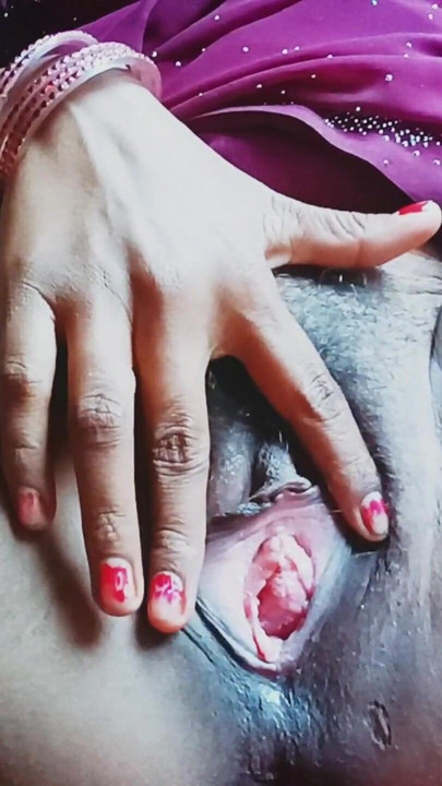 Biggest pusssy in indian women masterbate by fingering part 1 | Clip 1
