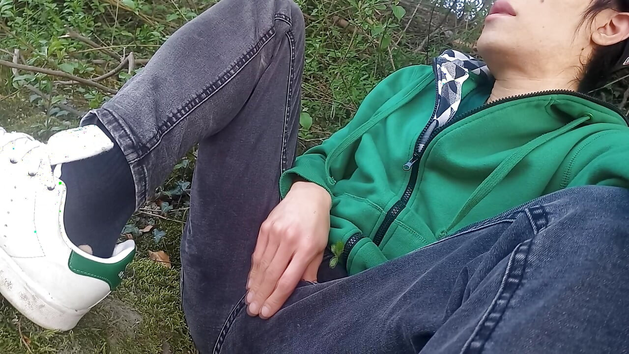 Jon Arteen gay twink's soft strokes risky outdoor, caught or not