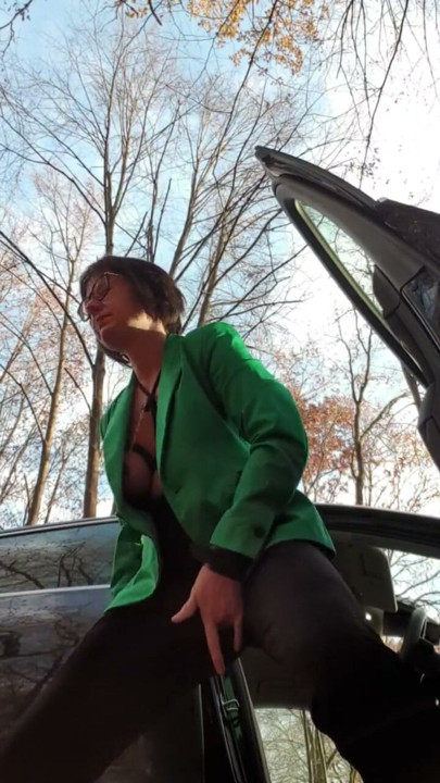 Squirt at parking area public | Clip 1