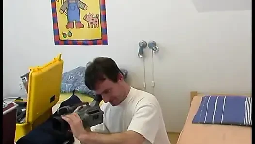 Büyük memeli sarışın olgun yatakta sikiliyor