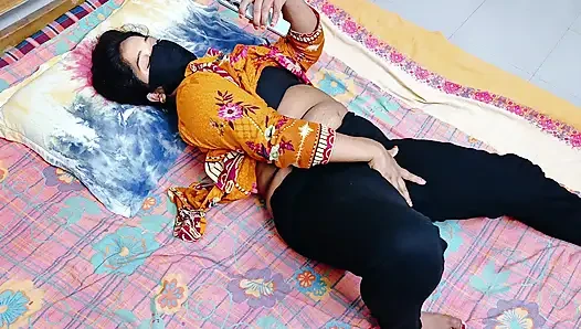Hintli bangla genç kız ateşli mastürbasyon yapıyor