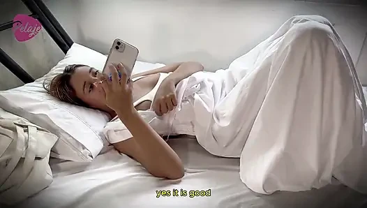 Alix lagi asik masturbasi di kamarnya sambil bangunin eleanor sambil mengerang.