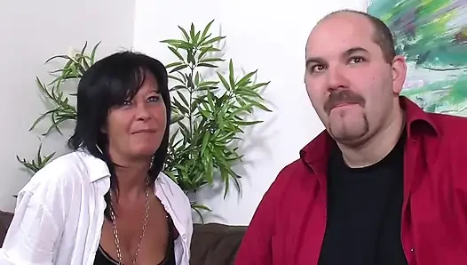 Zwei große schwänze für eine geile, reife hausfrau mit einer schwanzhungrigen muschi