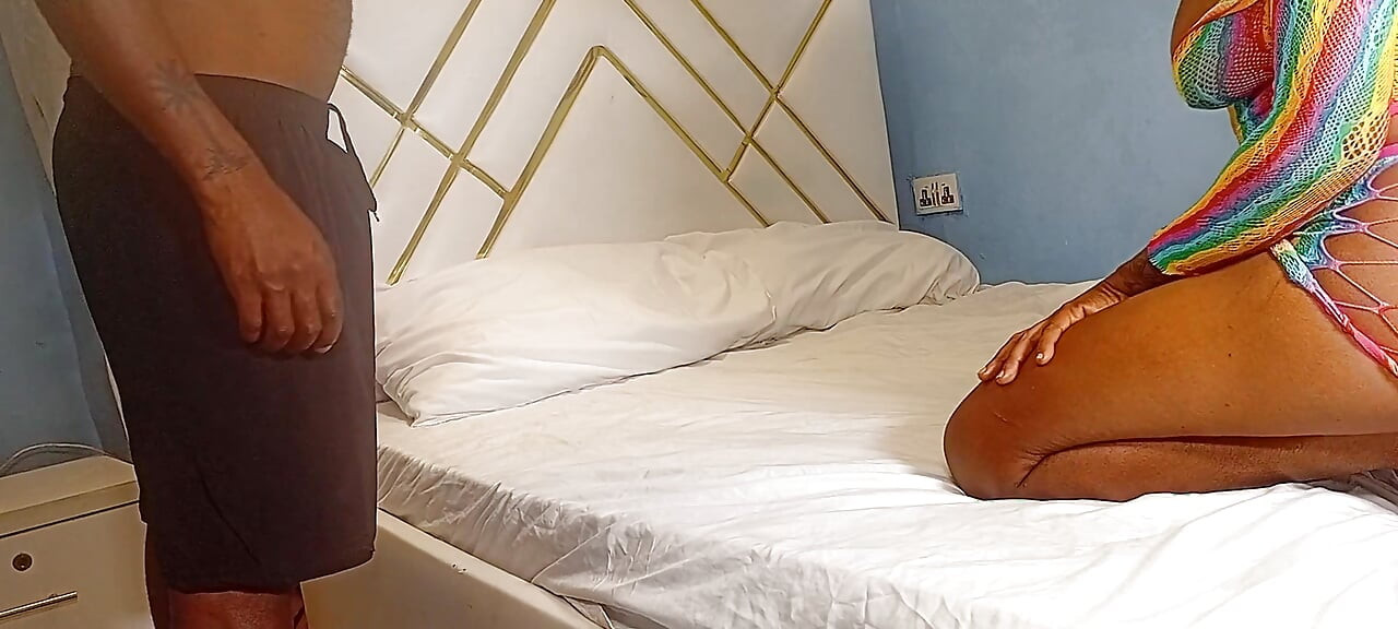 Rashy sare pe o neagră uriașă