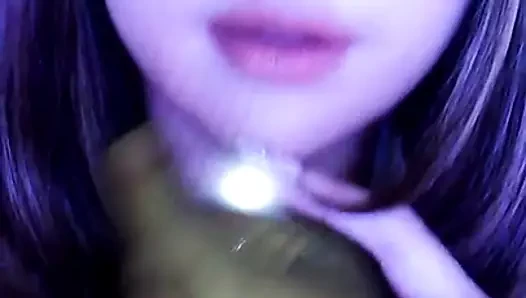 Selena Gomez boşalıyor
