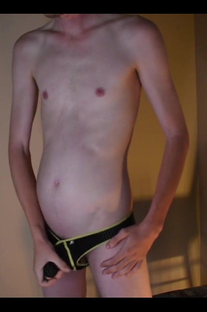 午餐后的肚子, 它真的很痛, 但它很痛