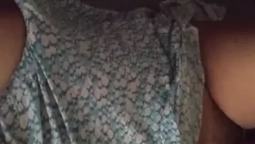 Cewek sri lanka ini lagi asik muasin memek beceknya pakai dildo di kamar mandi
