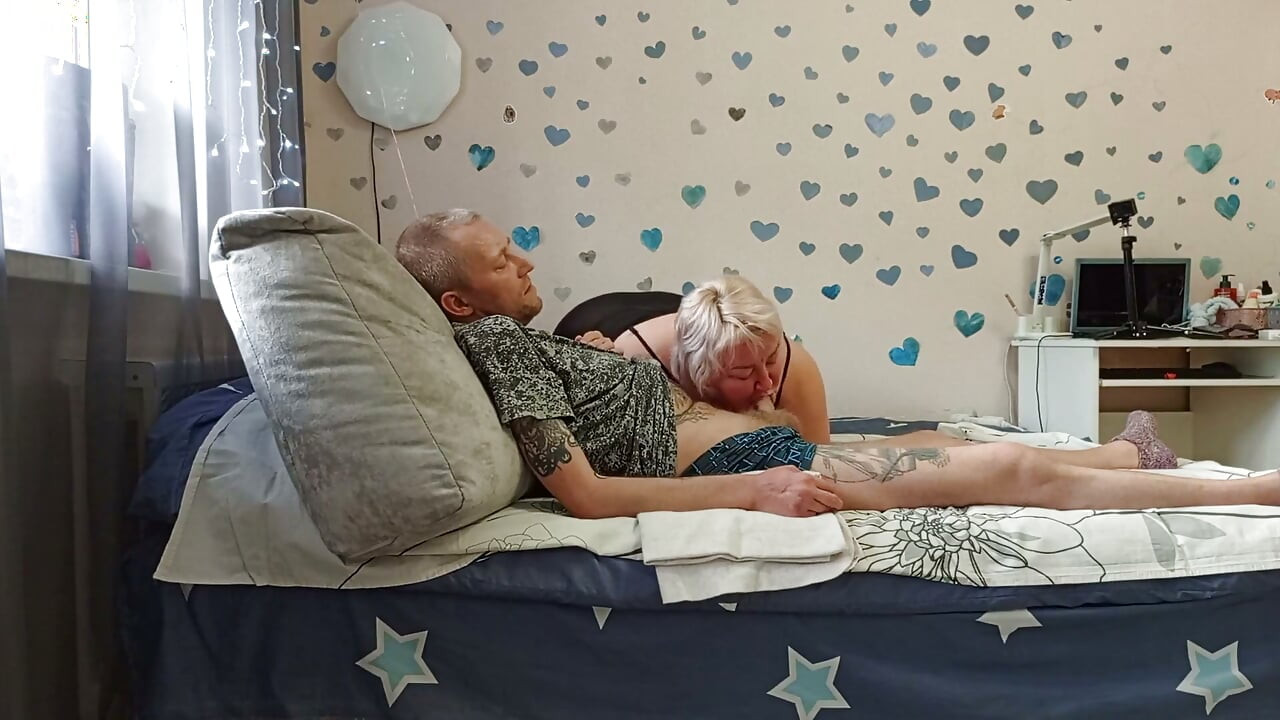 在继母射精前口交