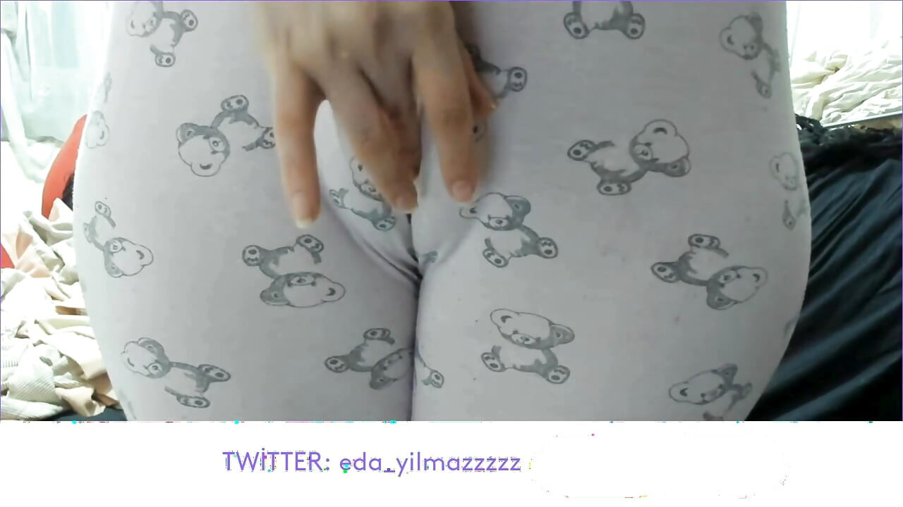 CAMELTOE- MASTURBATION IN PAJAMAS- PUFFED PUSSY- SWOLLEN PUSSY- TURKISH PORN