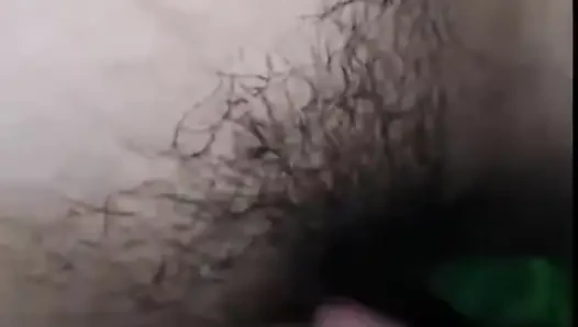 En iyi kız arkadaşını üvey kız kardeşiyle aldatıyor