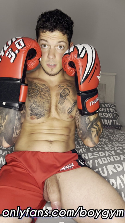 Moj veliki kurac želi boksati s tobom🥊
