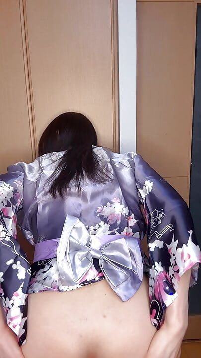 Asian TS in Kimono