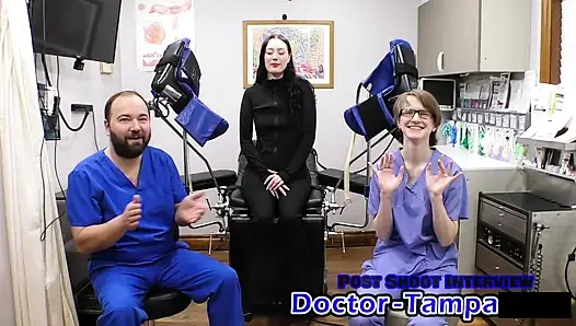 Luci Starr'ın ilk jinekolog muayenesi