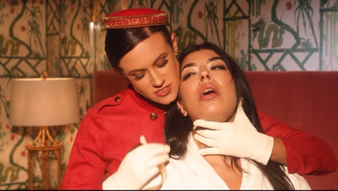 Une femme infidèle se fait détruire dans une connexion à l’hôtel - « Belle Hop » avec Jasmine Sherni et Penny Barber