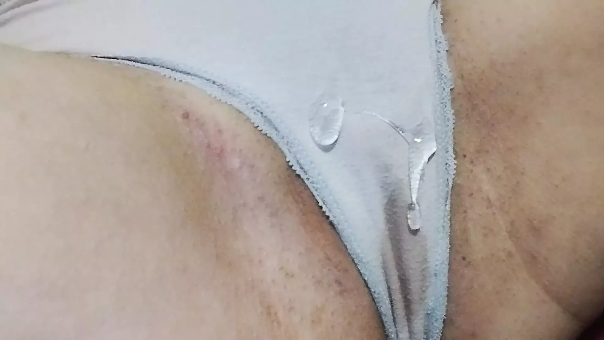 濡れたパンティー