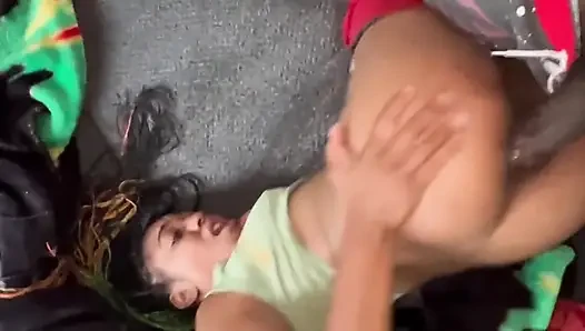 Pantat bahenol gadis nakal ini dientot habis-habisan sama kontol raksasa pria kulit hitam