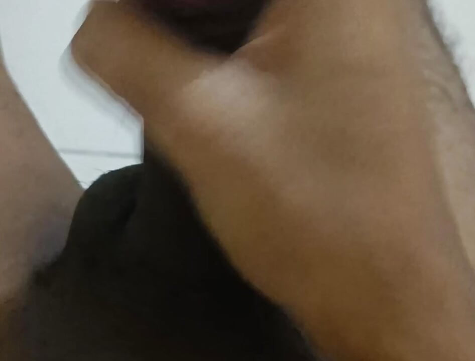 Masterbate mientras se baña 2