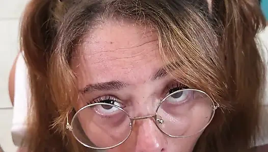 Gadis kampus dicrot di muka banyak banget - blowjob pov amatir