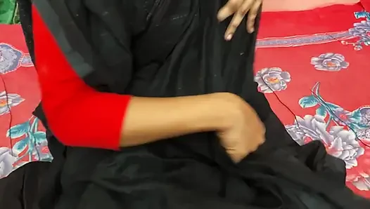 Hintli seksi teyze evde kimse yokken sert sikişiyor