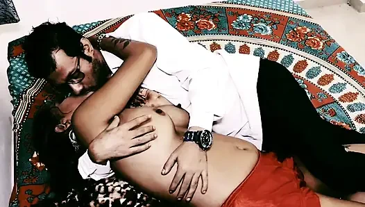 Tution öğretmen vibratör gören öğrencisini sikiyor.