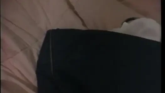 Seksi orta yaşlı seksi kadın azgın adam tarafından dolduruluyor ve karnına büyük bir boşalmanın tadını çıkarıyor