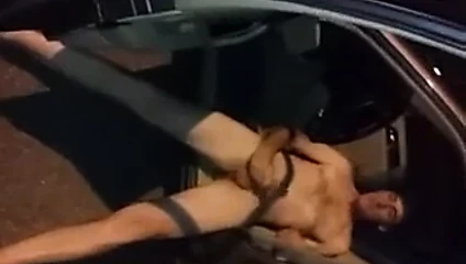 Çıplak Mastürbasyon sağladım yanında yol