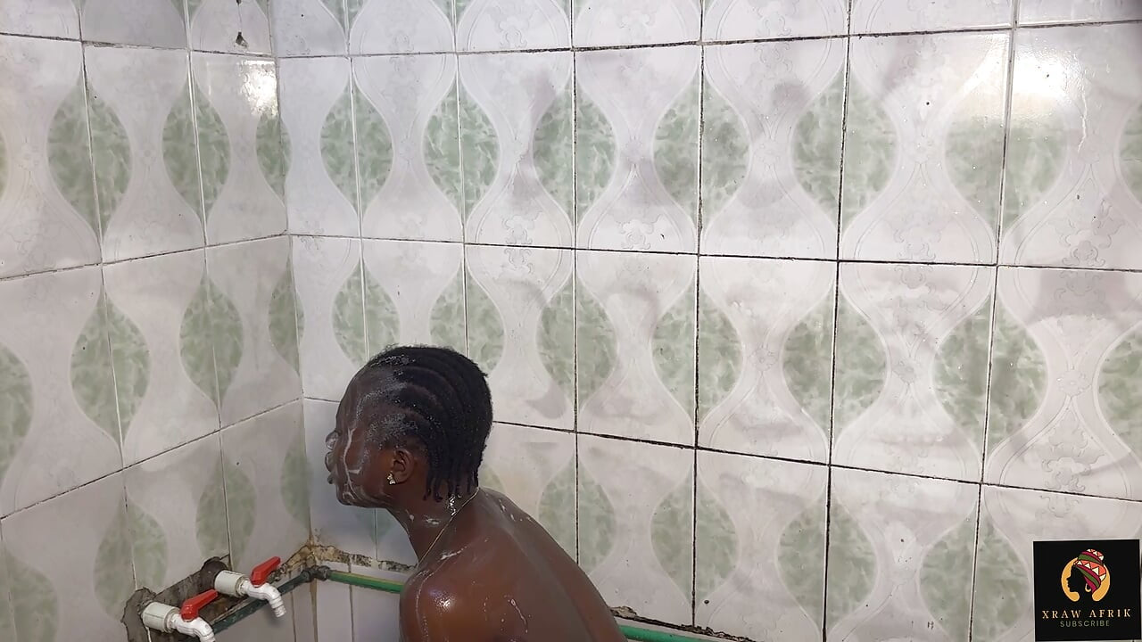 Muy Cachonda Que No Pude Resistirla En El Baño