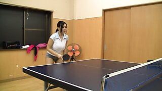 Shiori del club di tennis da tavolo - un angelo con grandi tette disceso dal pc del manager del club