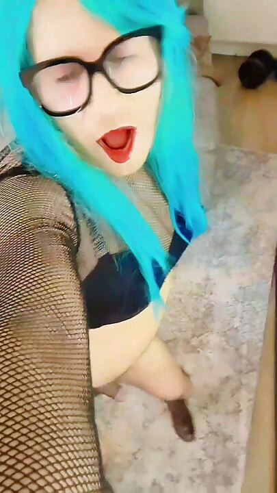 Vanessa cross showing her dihhh