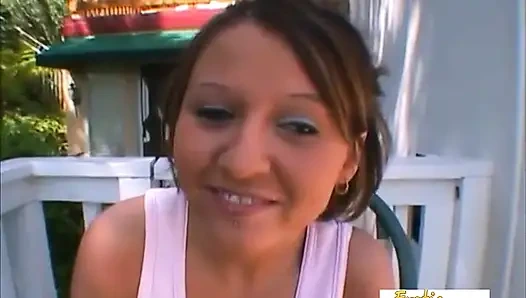 Cewek nakal ini ngentot kontol sampai dicrot di muka