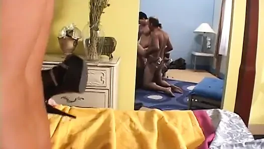 Sarışın ve esmer grup seks yapıyor - bts