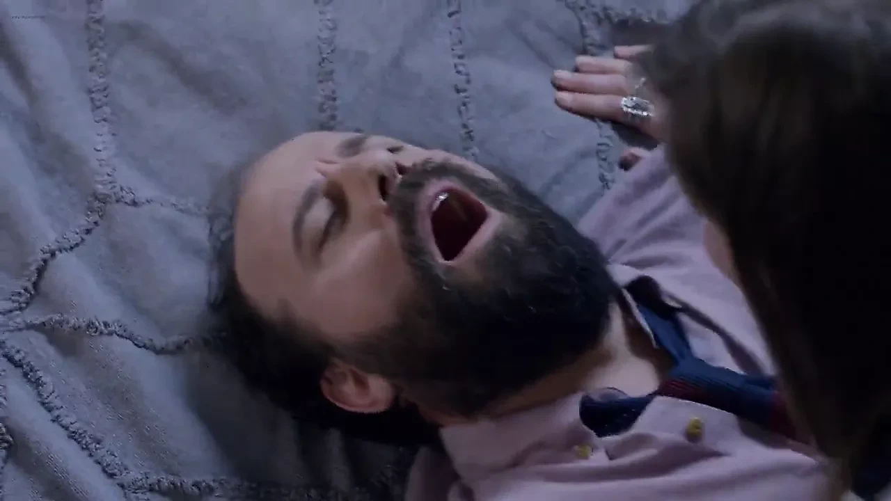 Gillian Jacobs – Love s01e03