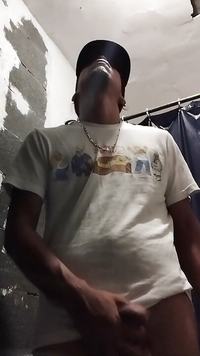 男孩在浴室里带来欢愉