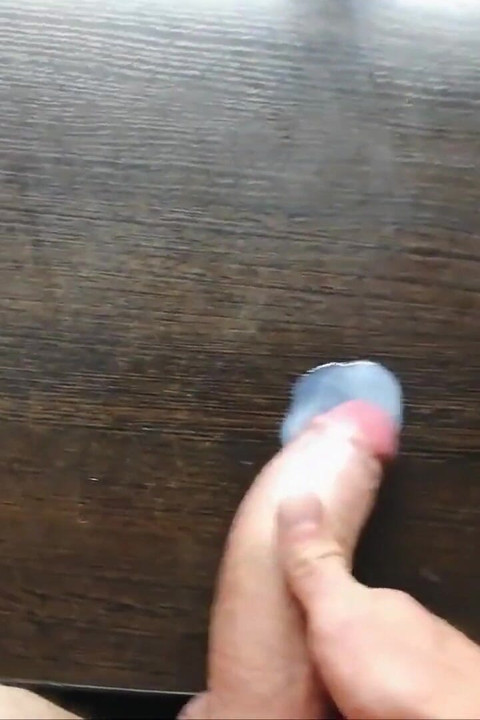 最も明るいオーガズム、ザーメン、たくさんの精子、デカチンが何度も絶頂し、男はうめき声を上げます