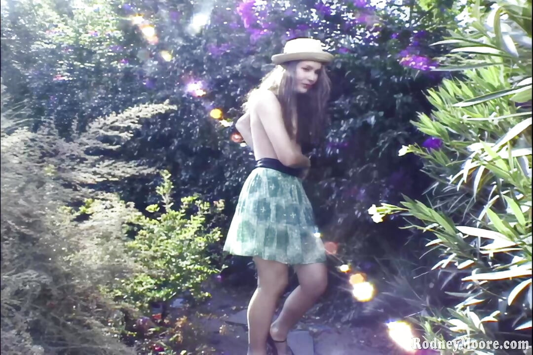 Skinny Hairy Amateur Rich Girl 90s Solo