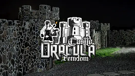 TRAMPELN AUF DEM FICKSCHWANZ UND AN DEN EIERN EINER JUNGEN SKLAVIN