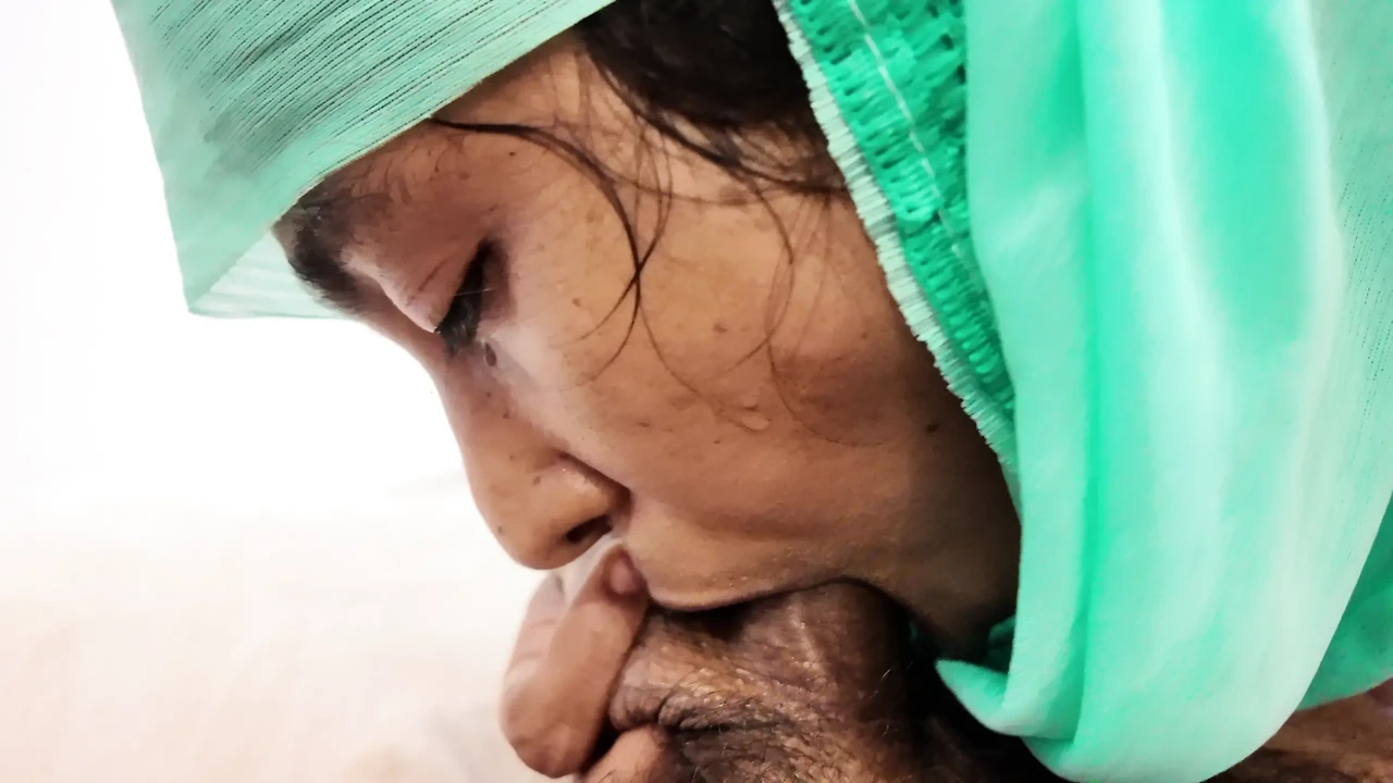 MUSLIM deepthroat queen need cum in mouth twice wow.......