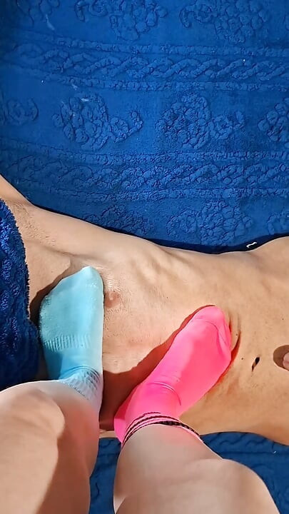 Meesteres femdom ballbusting voetfetisj en aftrekken
